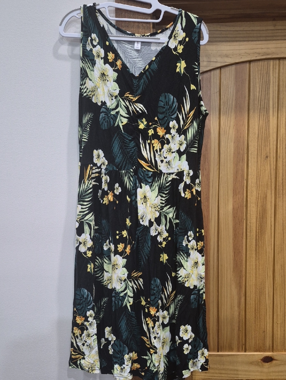 Women's Niloufo Black Floral V-Neck Sleeveless Dress Coastal Grandma Size Large